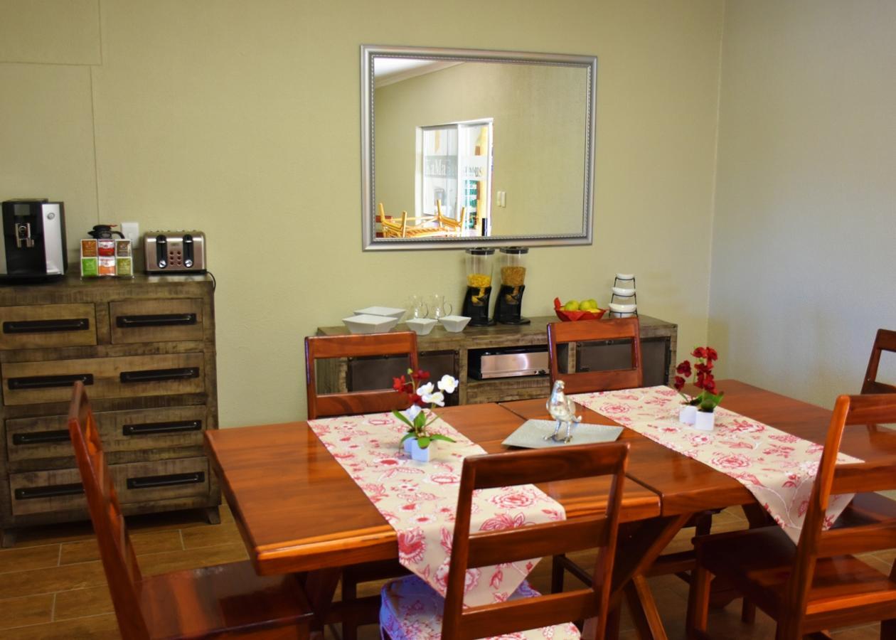 Kamaku Guesthouse Cc Очиваронго Экстерьер фото